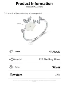 Détail macro de la bague fleur en argent 925 avec zircons de taille marquise