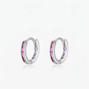 Boucles d'Oreilles Anneaux en Argent Sterling 925 Zirconia Rose Taille Baguette Bijoux de Mode Minimaliste Femme Boucles d'Oreilles Huggie Argent