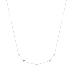 Collier en argent sterling S925 avec cinq zircons carrés sur une fine chaîne délicate