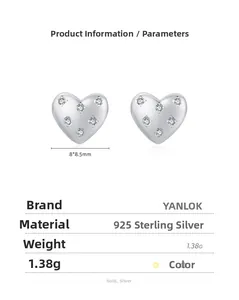 Détail des boucles d'oreilles cœur en argent S925 avec cristaux brillants de 8x8,5mm