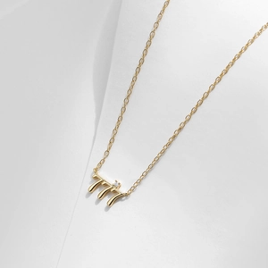 Elegante S925 Sterling Silber Glückszahl 777 Halskette in Gold mit glänzendem Zirkon