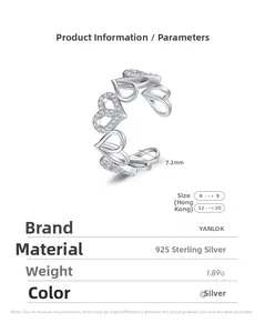Détail d'une bague en argent S925 avec motifs cœurs ajourés et pavage de zircons