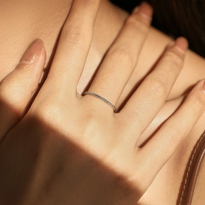 Minimalist s925 sterling silver twisted rope ring for women shown on hand