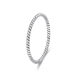 Minimalist S925 sterling silver twisted rope ring featuring a polished vintage woven design