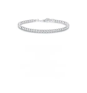 Détail du bracelet en perles d'argent s925 avec fermoir mousqueton et chaîne d'extension