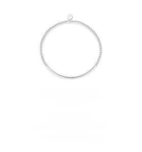 Dettaglio di un bracciale in argento S925 con perline, tubo minimalista e ciondolo a cuore