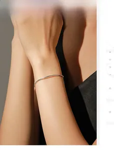Elegante bracciale in argento sterling S925 con perline e design minimalista al polso