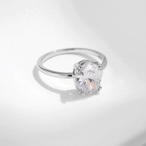 Minimalist s925 silver ring featuring a sparkling four-prong oval cubic zirconia stone
