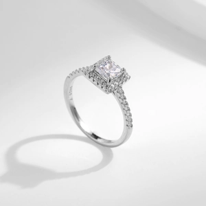 Luxurious S925 sterling silver ring with sparkling square princess cut cubic zirconia