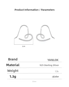 Vue détaillée des boucles d'oreilles cœur en argent 925, largeur 2cm et poids 1,3g