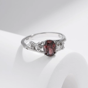 Vintage s925 silver ring with oval red gemstone and intricate filigree diamond details