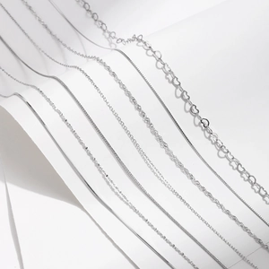 Juego de collares minimalistas de plata s925 con diversos estilos de cadena y texturas
