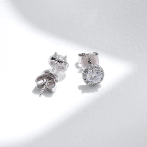 Elegant S925 sterling silver halo moissanite stud earrings with round brilliant diamonds