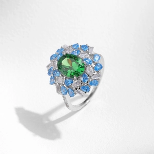 Exquisite S925 silver vintage ring with emerald green stone and blue halo gems