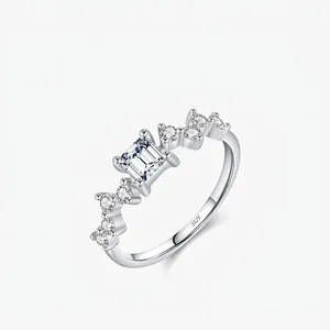 Bague Élégante en Argent Sterling 925 avec Zirconia Carré pour Femme Designer Exquis Géométrique Bijoux de Doigt