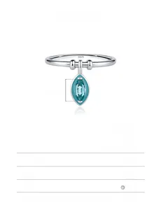 Vue détaillée de la bague en argent 925 avec pendentif marquise vert menthe serti
