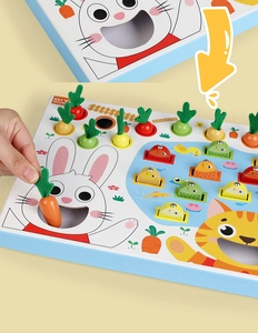 Vue détaillée du jeu de pêche magnétique et de récolte de carottes en bois