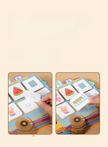 Détail des autocollants velcro sur le livre d'activités pour l'apprentissage cognitif