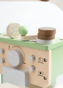 Vue détaillée de la machine à café jouet en bois vert menthe avec boutons en bois naturel