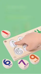 Detailansicht der Montessori Holz-Eier-Puzzles mit Zahlen und Farben zur frühkindlichen Bildung