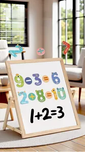 Vue détaillée du tableau magnétique en bois pliable avec chiffres et équations