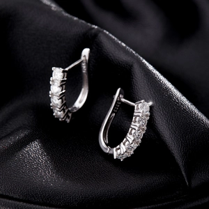 Elegant S925 sterling silver U-shaped hoop earrings with sparkling moissanite stones