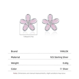 Orecchini a fiore in argento 925 con smalto rosa e zircone lucido per uno stile dolce