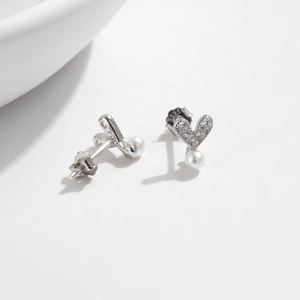 Elegant 925 sterling silver heart-shaped stud earrings with sparkling crystals and pearls