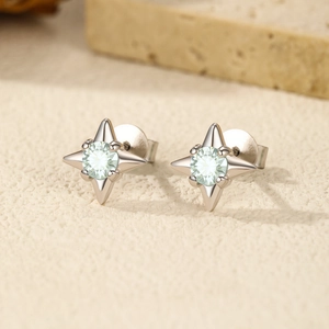 Elegant S925 sterling silver four-pointed star stud earrings with clear moissanite stones