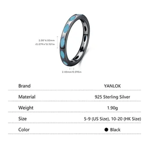 Anello in argento S925 con rivestimento nero e pietre blu marquise, vista a 45 gradi