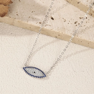 Collier chic en argent S925 avec pendentif œil bleu scintillant sur pierre naturelle