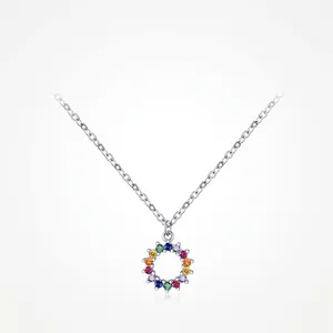 Collier Pendentif Rond en Zirconia Arc-en-Ciel en Argent Sterling 925 pour Femmes Élégante Chaîne de Clavicule en Cercle Multicolore Bijoux