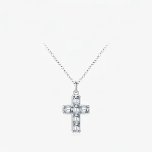 Collier Pendentif Croix en Argent Sterling 925 pour Femmes Luxe Léger Chaîne de Clavicule avec Strass Baguette Incrustés