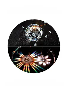 Comparaison macro montrant l'éclat supérieur de la moissanite par rapport au diamant