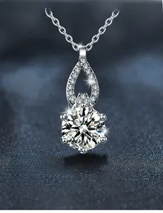 Macro detail of S925 sterling silver moissanite pendant with 3EX 58 facets cut