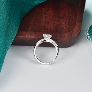 Luxuriöser S925 Sterlingsilber Moissanit Ring mit Solitär und Pavé-Besatz am Band