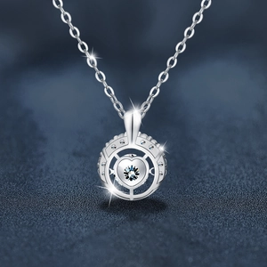 Élégant collier en argent S925 avec pendentif cœur et moissanite scintillante au centre