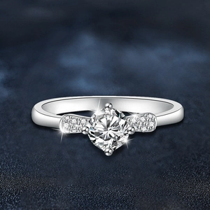Bague luxueuse en argent sterling S925 avec moissanite et monture à six griffes