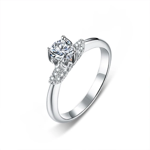 Bague classique en argent S925 avec moissanite, serti six griffes et pierres latérales