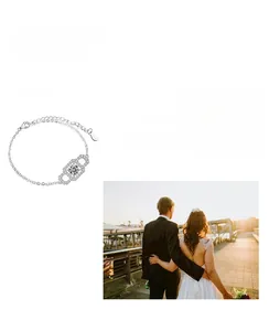 Détail du bracelet en argent S925 avec pendentif carré en moissanite et fermoir réglable