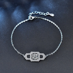 Bracelet élégant en argent sterling S925 avec moissanite carrée et pierre scintillante
