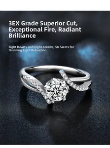 Détail de la bague en moissanite avec coupe 3EX et huit cœurs et flèches sur fond noir