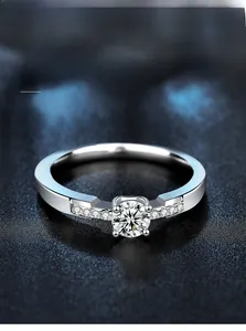 Macro shot of 925 silver moissanite ring showing 58 facets and 3EX cut craftsmanship