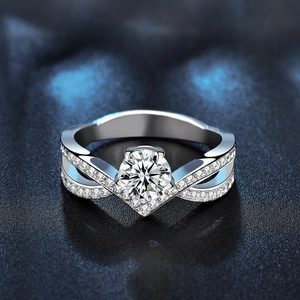 Exquisite 925 sterling silver moissanite crown ring with elegant crossover band design
