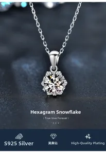 Vue macro du pendentif flocon de neige hexagramme en argent 925 avec diamant moissanite