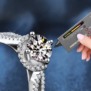Anello in moissanite argento S925 che supera il test del tester per diamanti vista