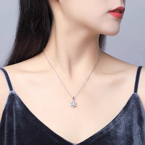 Elegant S925 sterling silver snowflake pendant necklace with moissanite worn by a model