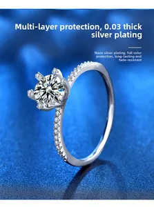 Vue détaillée d'une bague en argent 925 avec placage de 0,03 mm et diamants latéraux