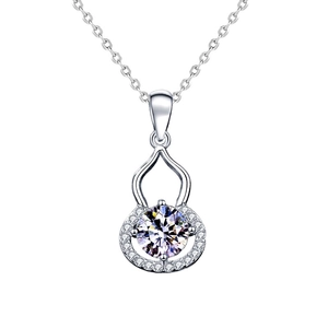Elegant 925 silver gourd pendant necklace with brilliant moissanite stone and halo design