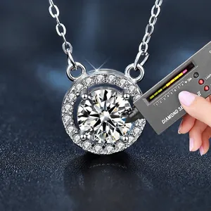 Collier halo en argent sterling 925 avec pendentif rond en moissanite pour femmes